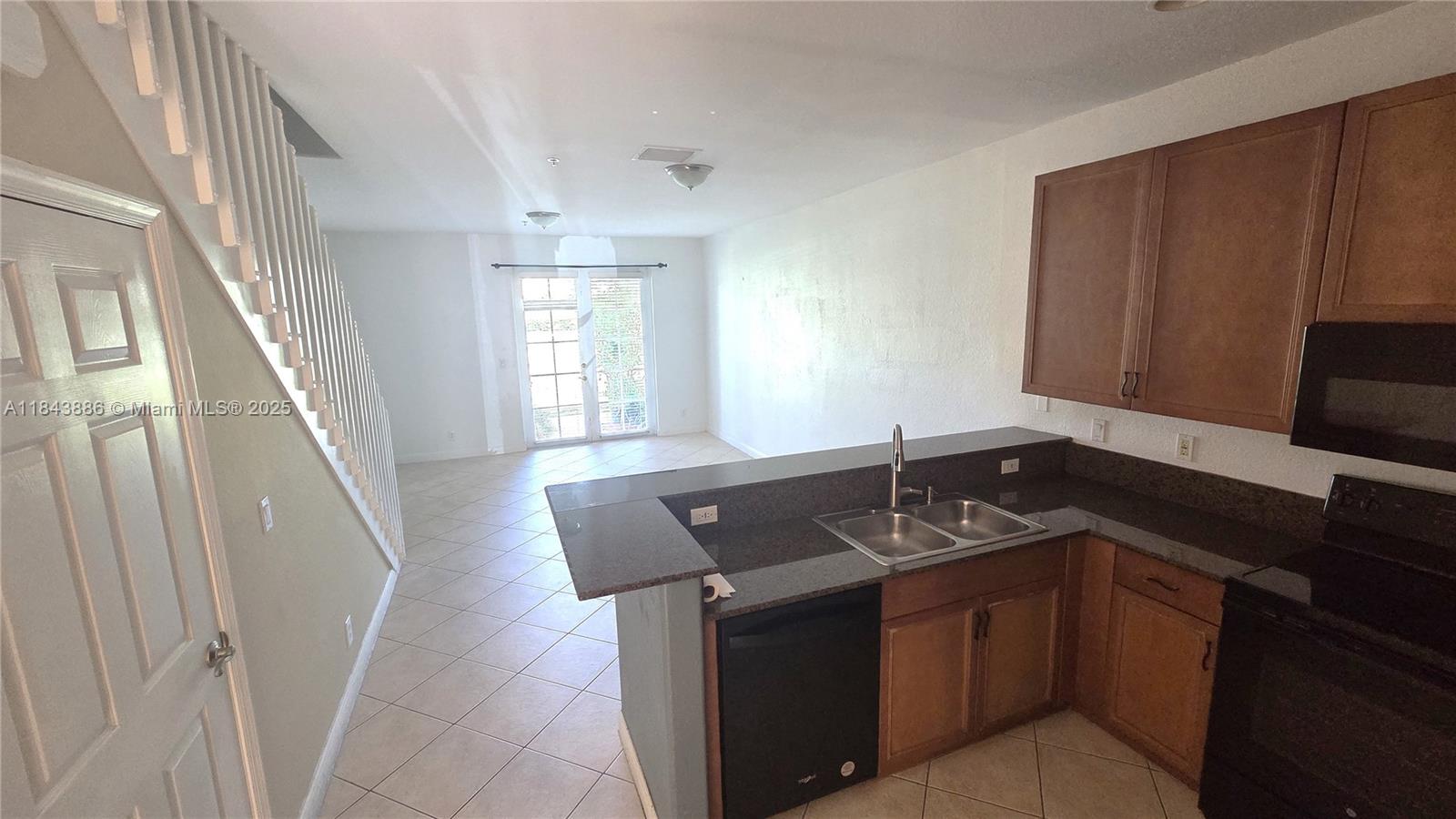 COUNTRY WESTERN STORE - Residential Lease