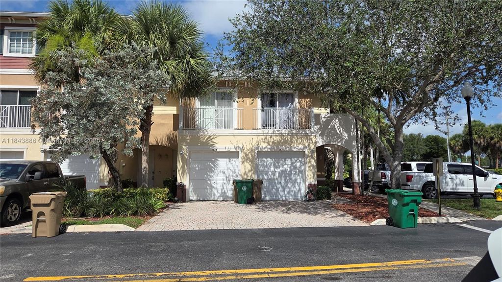 Photo of 4605 SW 75th Way #4605, Davie, FL 33314 (MLS # A11843886)