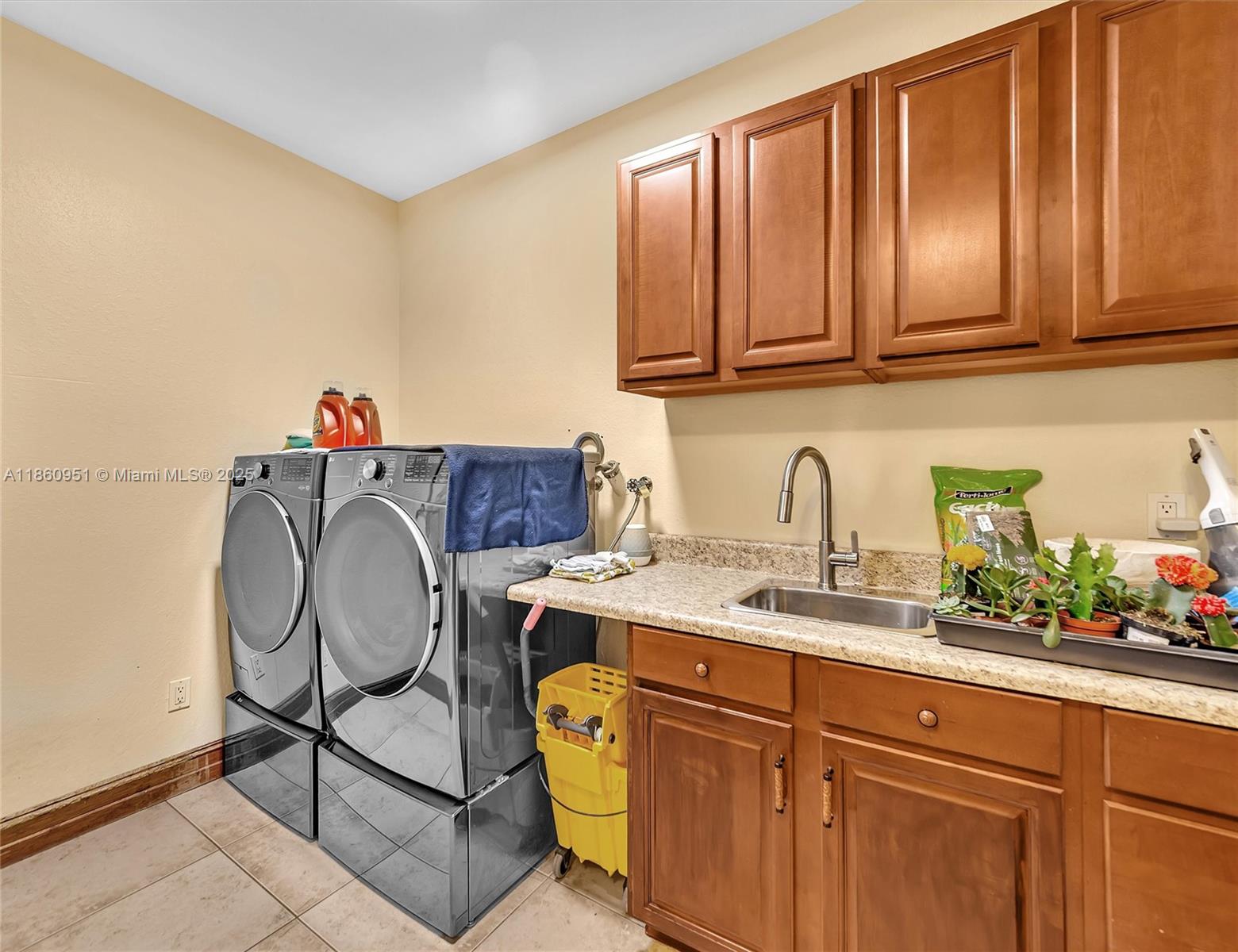 OAK HOLLOW ESTATES - Residential