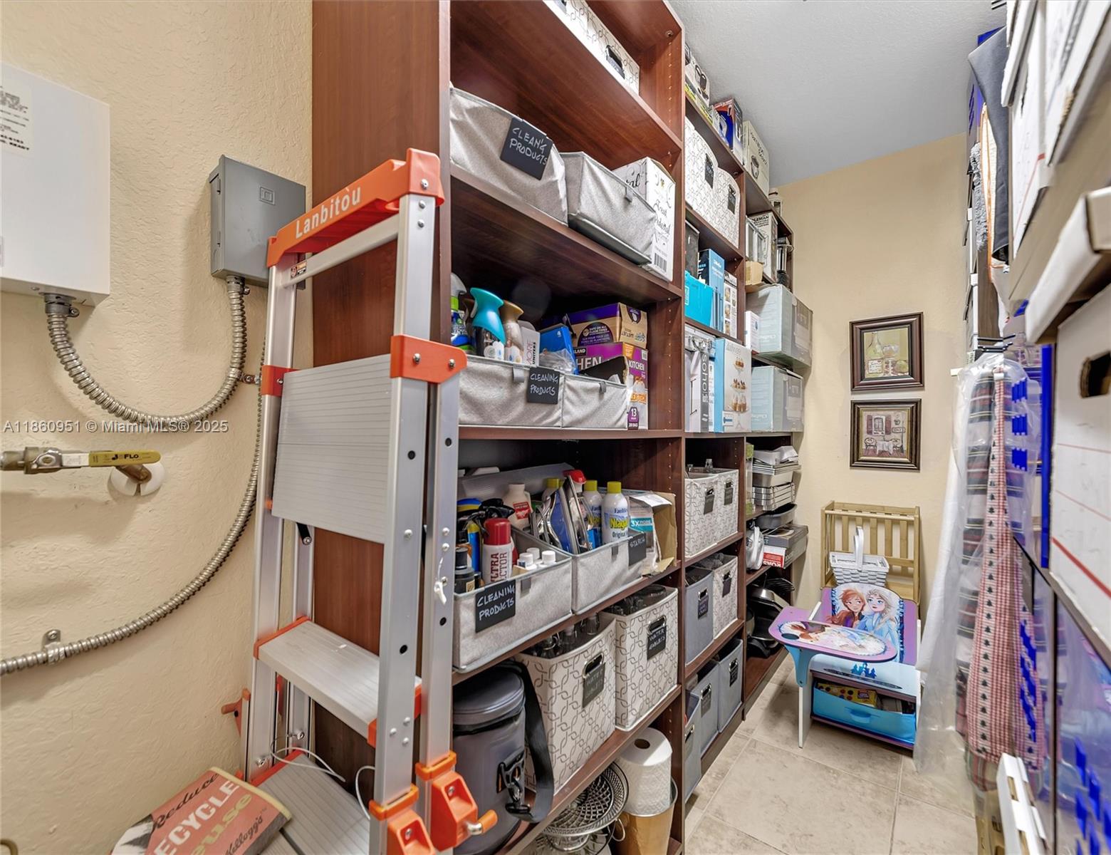 OAK HOLLOW ESTATES - Residential