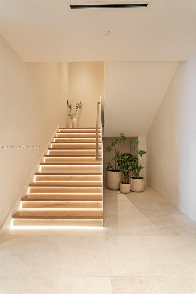 NORTH BISCAYNE BEACH AMEN - Residential