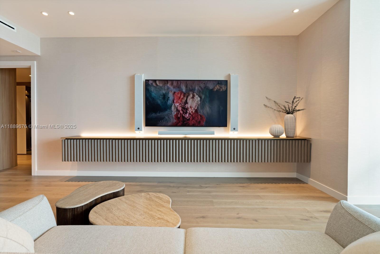 NORTH BISCAYNE BEACH AMEN - Residential