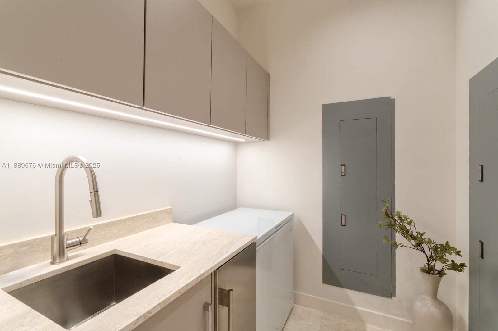 NORTH BISCAYNE BEACH AMEN - Residential