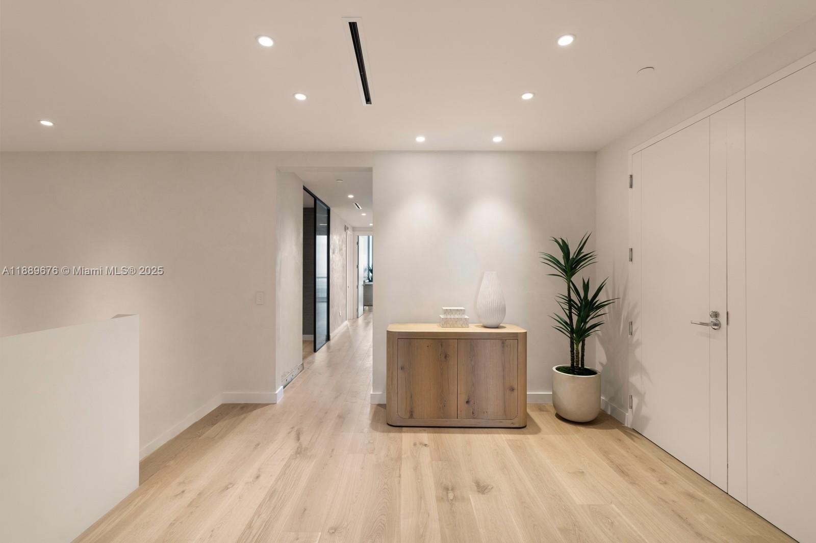 NORTH BISCAYNE BEACH AMEN - Residential