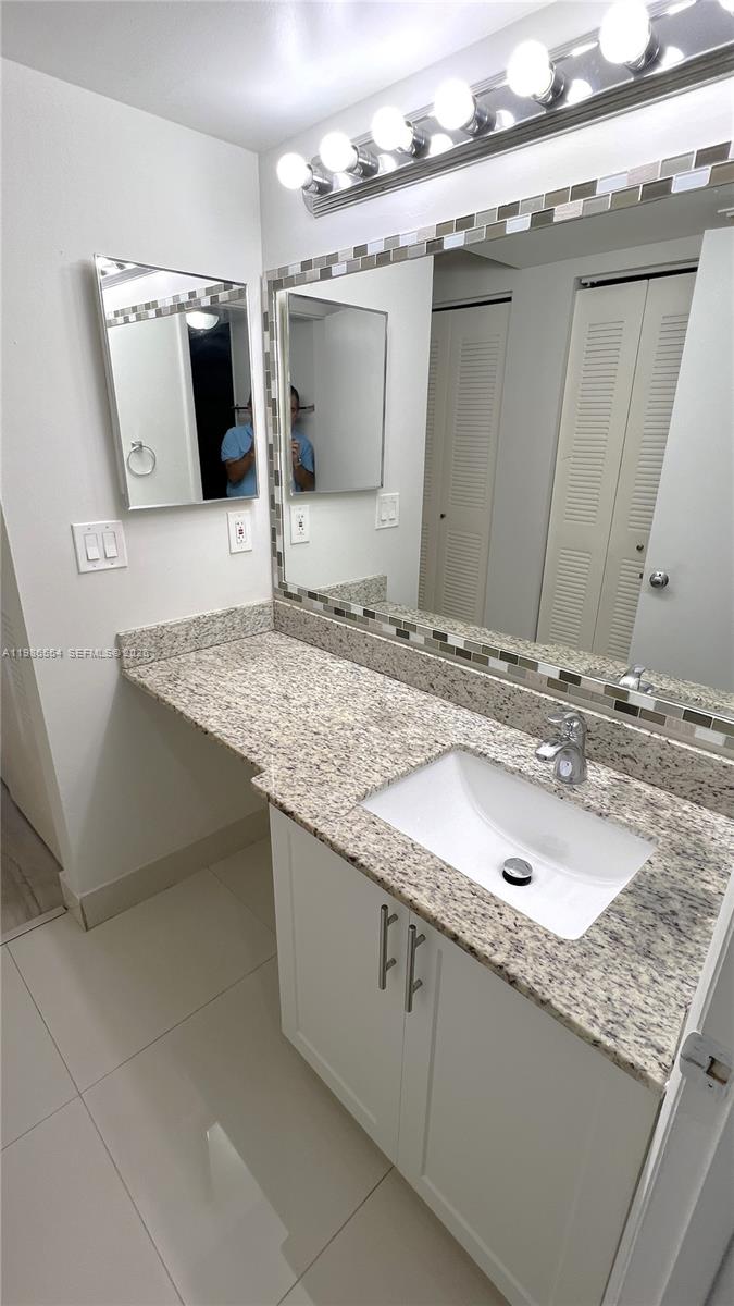 LAKEVIEW CLUB CONDO - Residential