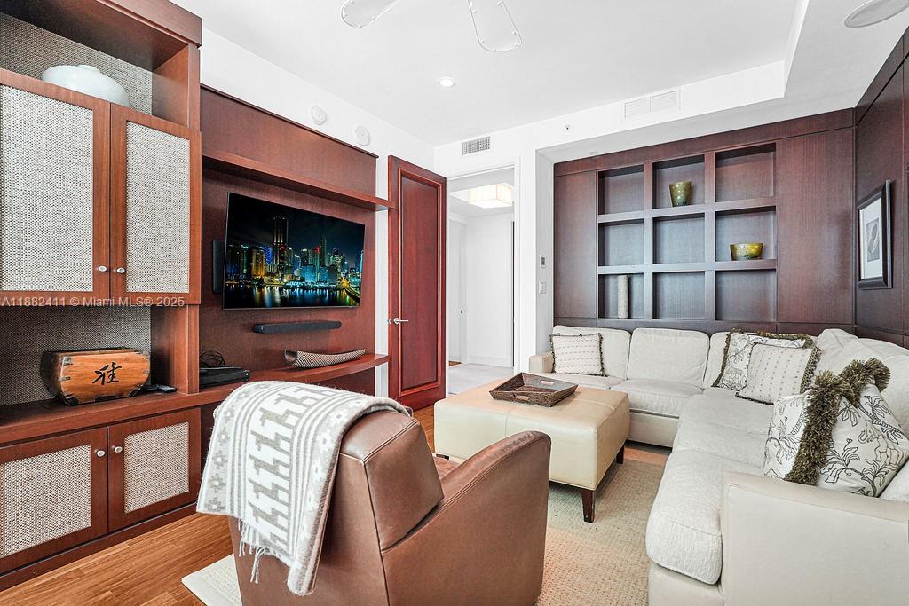 TURNBERRY OCEAN COLONY - Residential