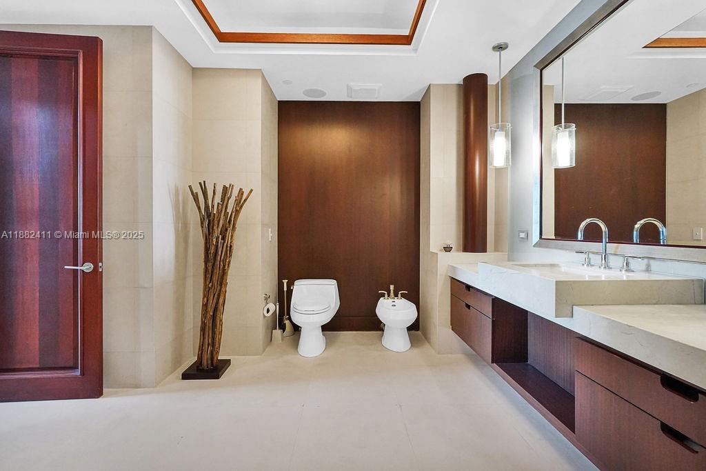 TURNBERRY OCEAN COLONY - Residential