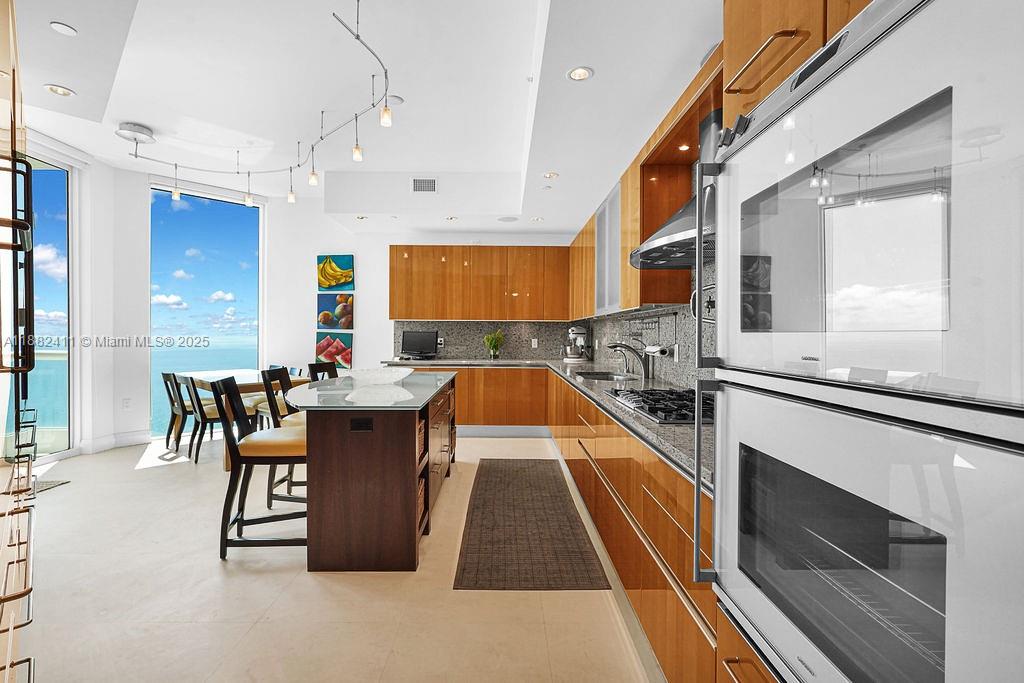 TURNBERRY OCEAN COLONY - Residential