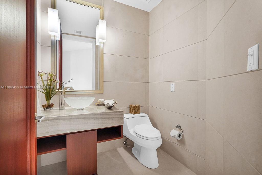 TURNBERRY OCEAN COLONY - Residential