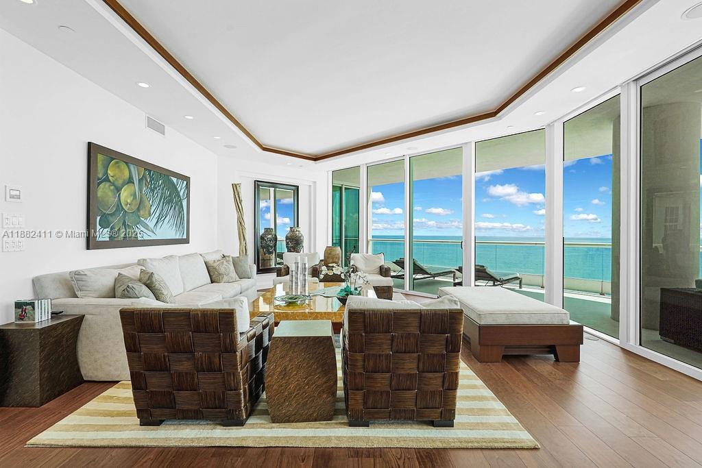 TURNBERRY OCEAN COLONY - Residential