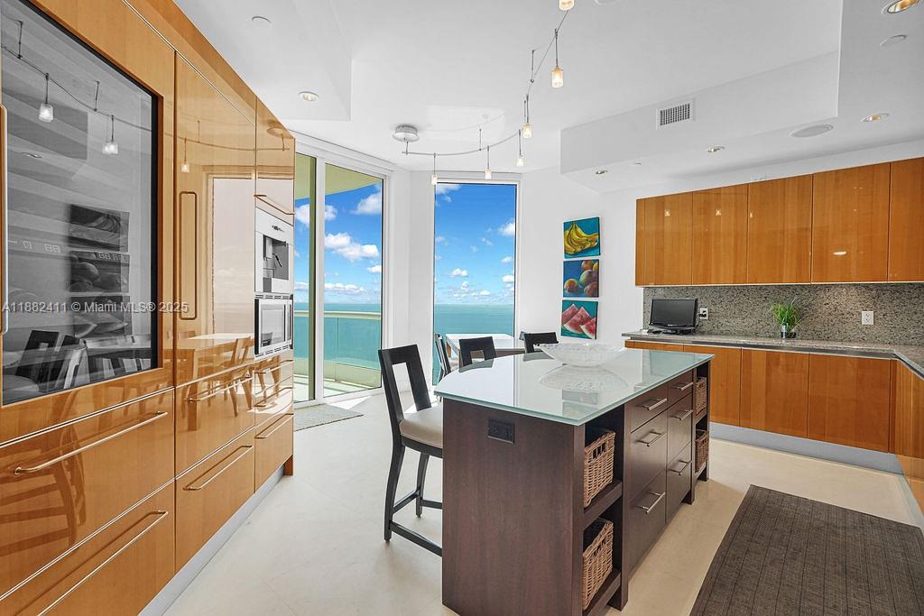 TURNBERRY OCEAN COLONY - Residential
