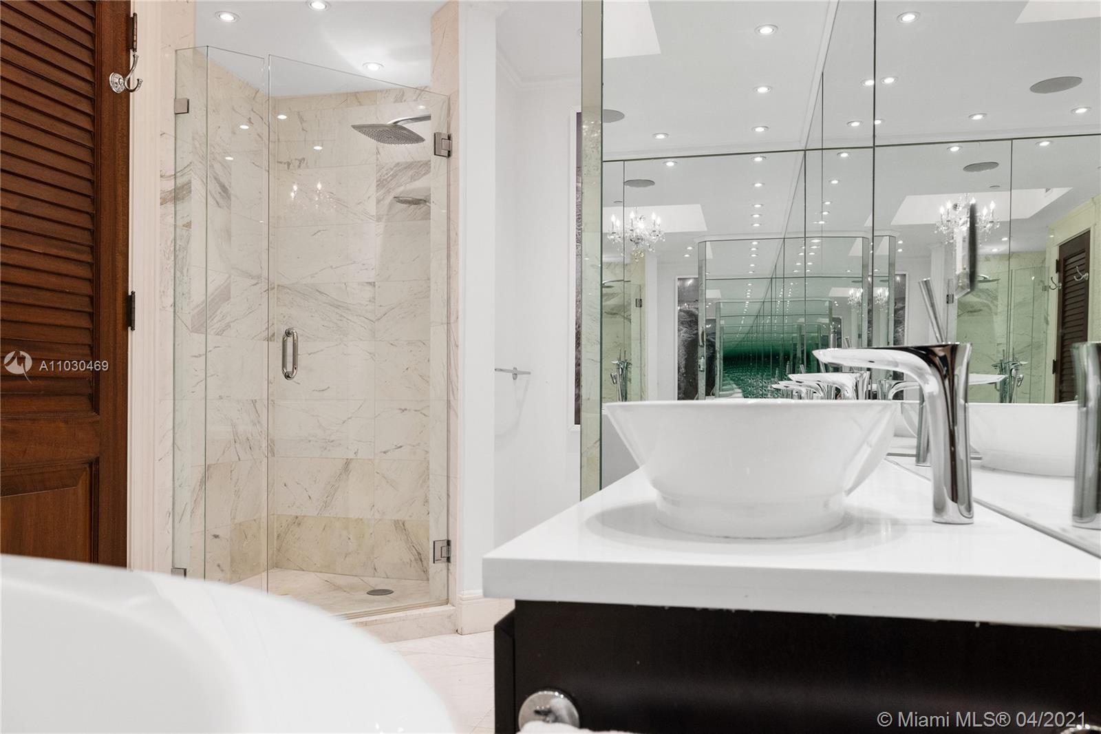 CONTINUUM ON SOUTH BEACH - Residential