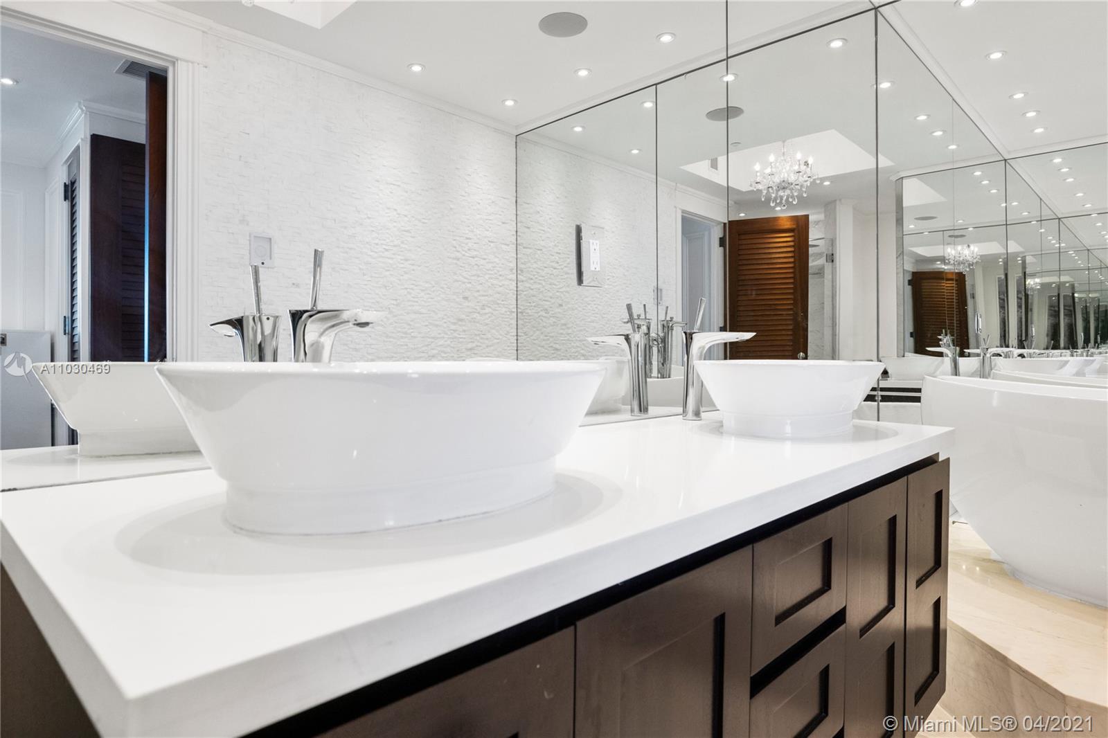 CONTINUUM ON SOUTH BEACH - Residential