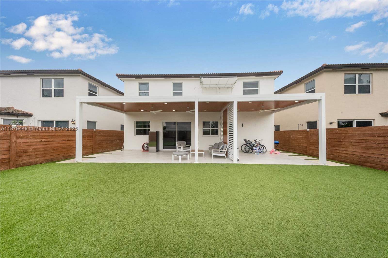 HEMINGWAY POINT - Residential