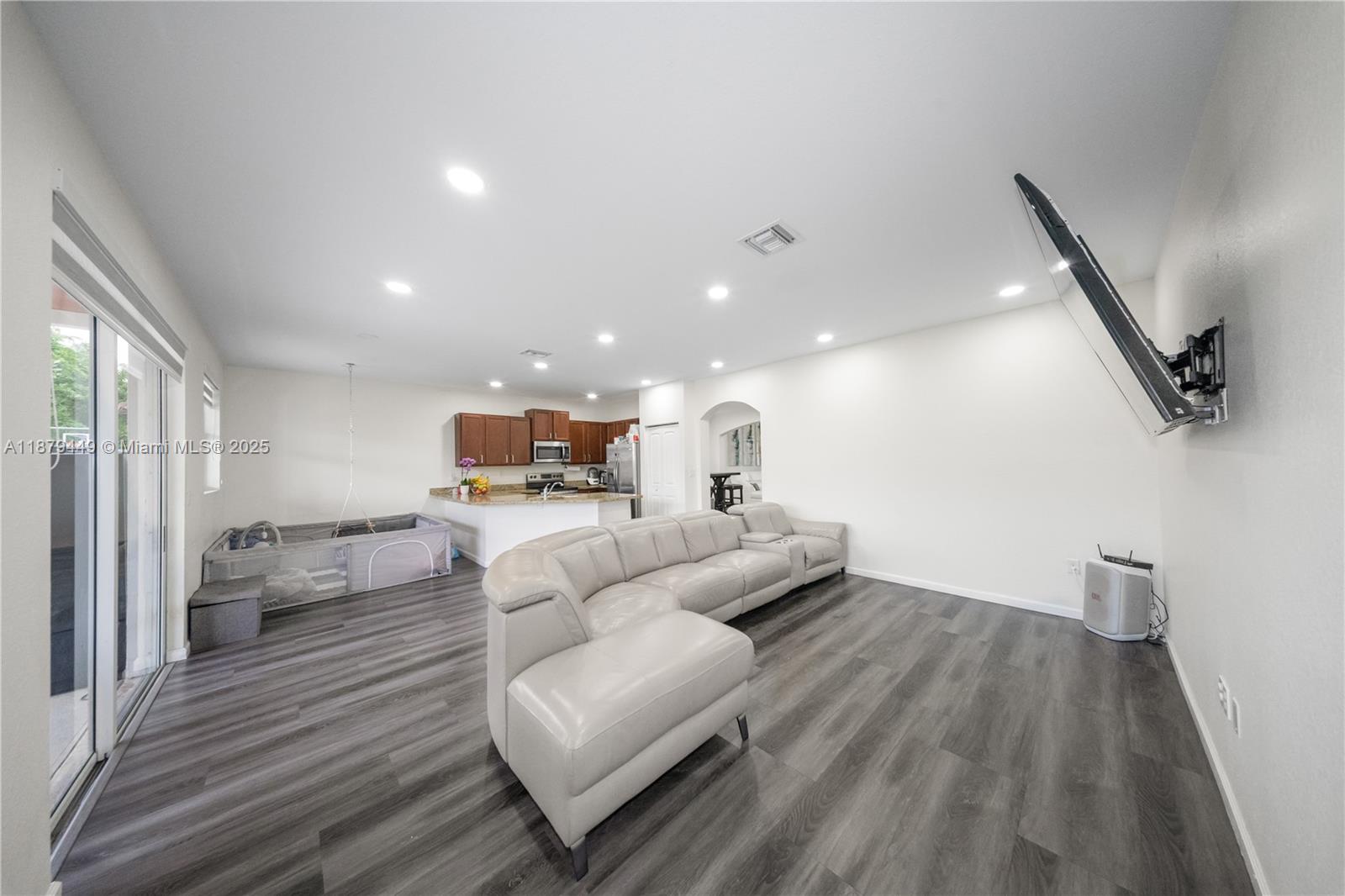 HEMINGWAY POINT - Residential