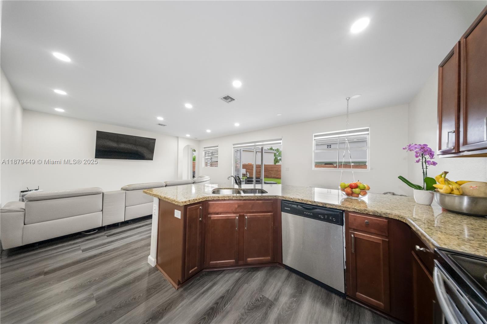 HEMINGWAY POINT - Residential