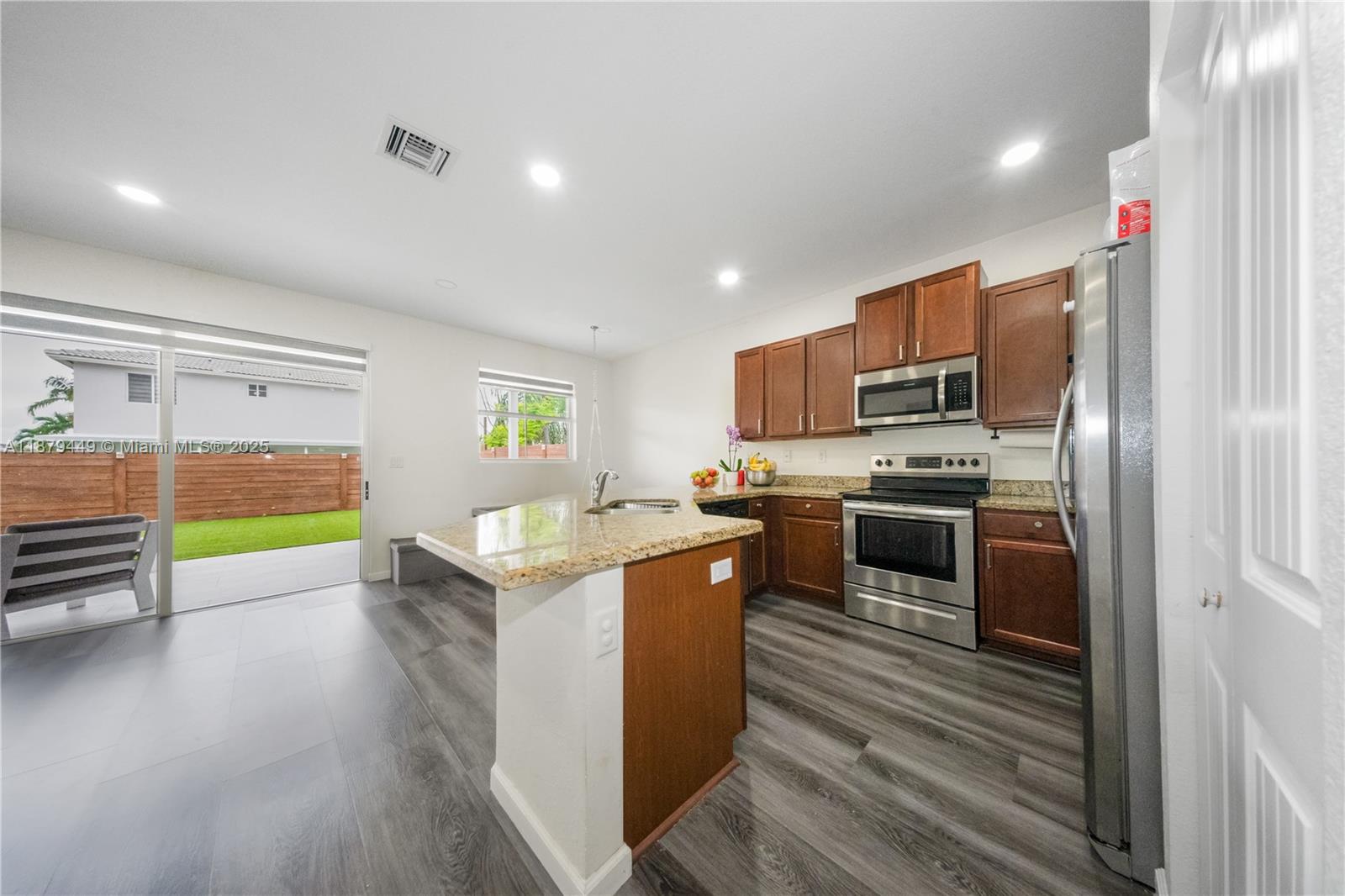 HEMINGWAY POINT - Residential