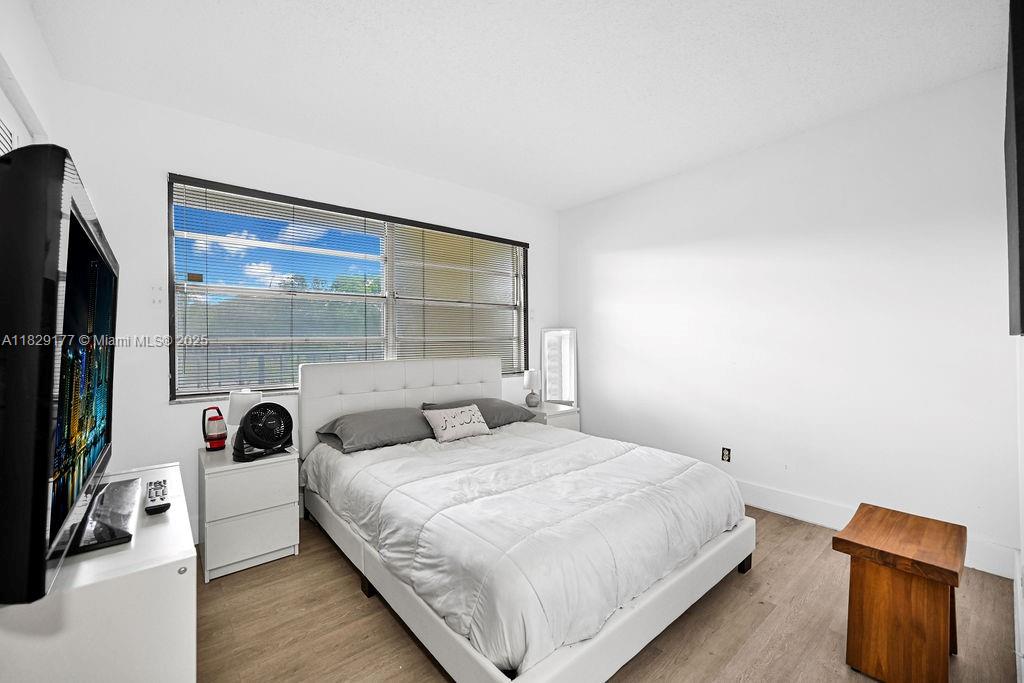 CYPRESS CHASE CONDO NO 6 - Residential