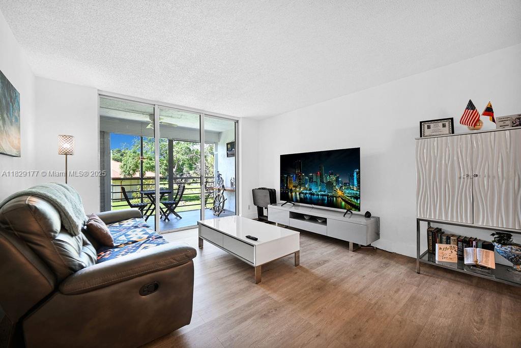 CYPRESS CHASE CONDO NO 6 - Residential