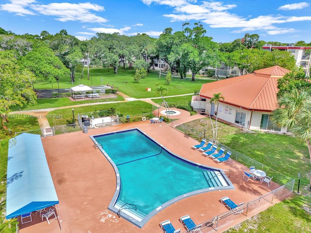 CYPRESS CHASE CONDO NO 6 - Residential