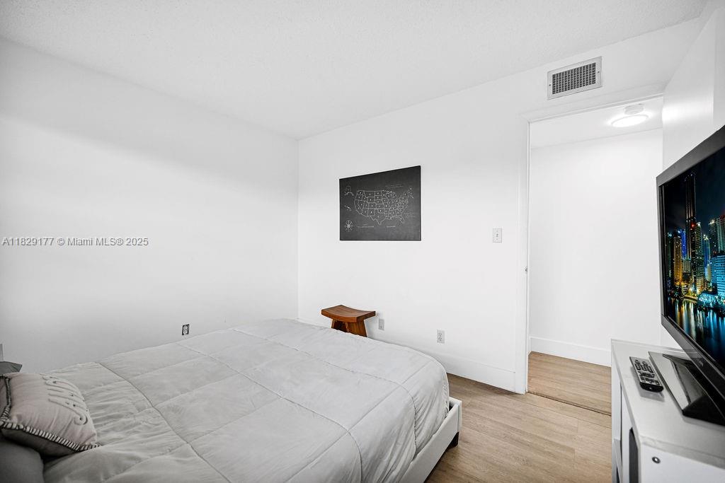 CYPRESS CHASE CONDO NO 6 - Residential