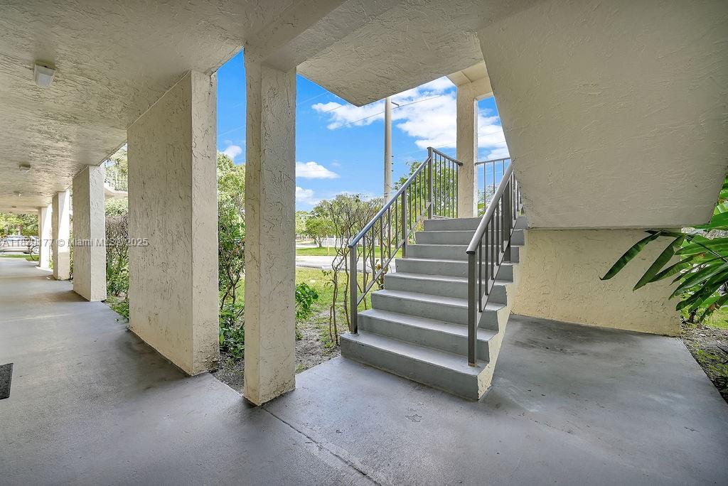 CYPRESS CHASE CONDO NO 6 - Residential