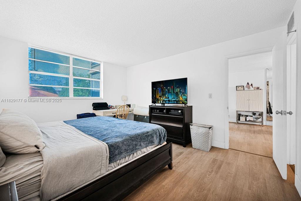 CYPRESS CHASE CONDO NO 6 - Residential