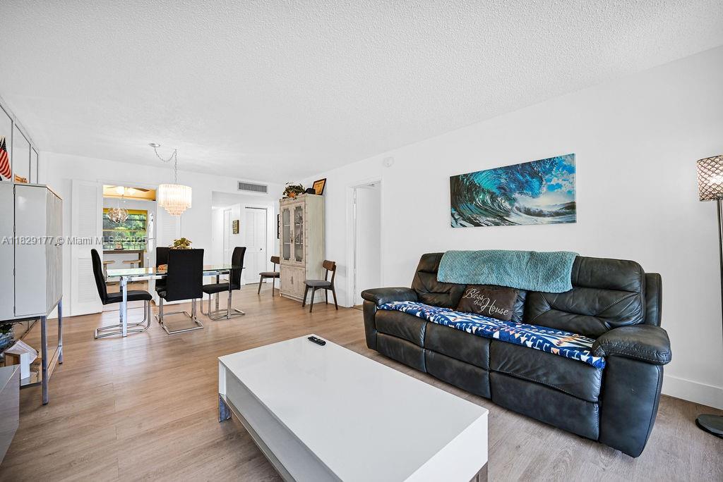 CYPRESS CHASE CONDO NO 6 - Residential