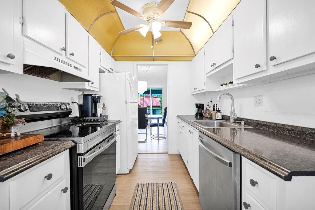 CYPRESS CHASE CONDO NO 6 - Residential