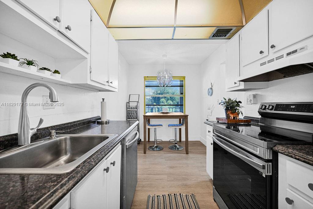 CYPRESS CHASE CONDO NO 6 - Residential