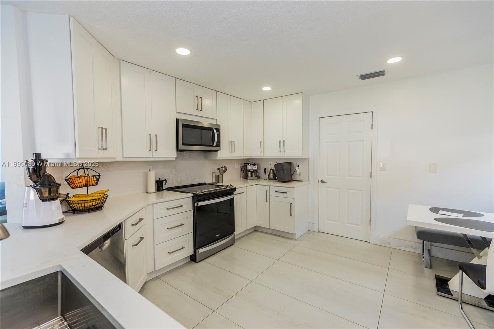 SAPPHIRE SHORES-SAPPHIRE - Residential