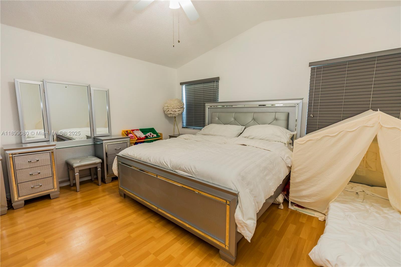 SAPPHIRE SHORES-SAPPHIRE - Residential