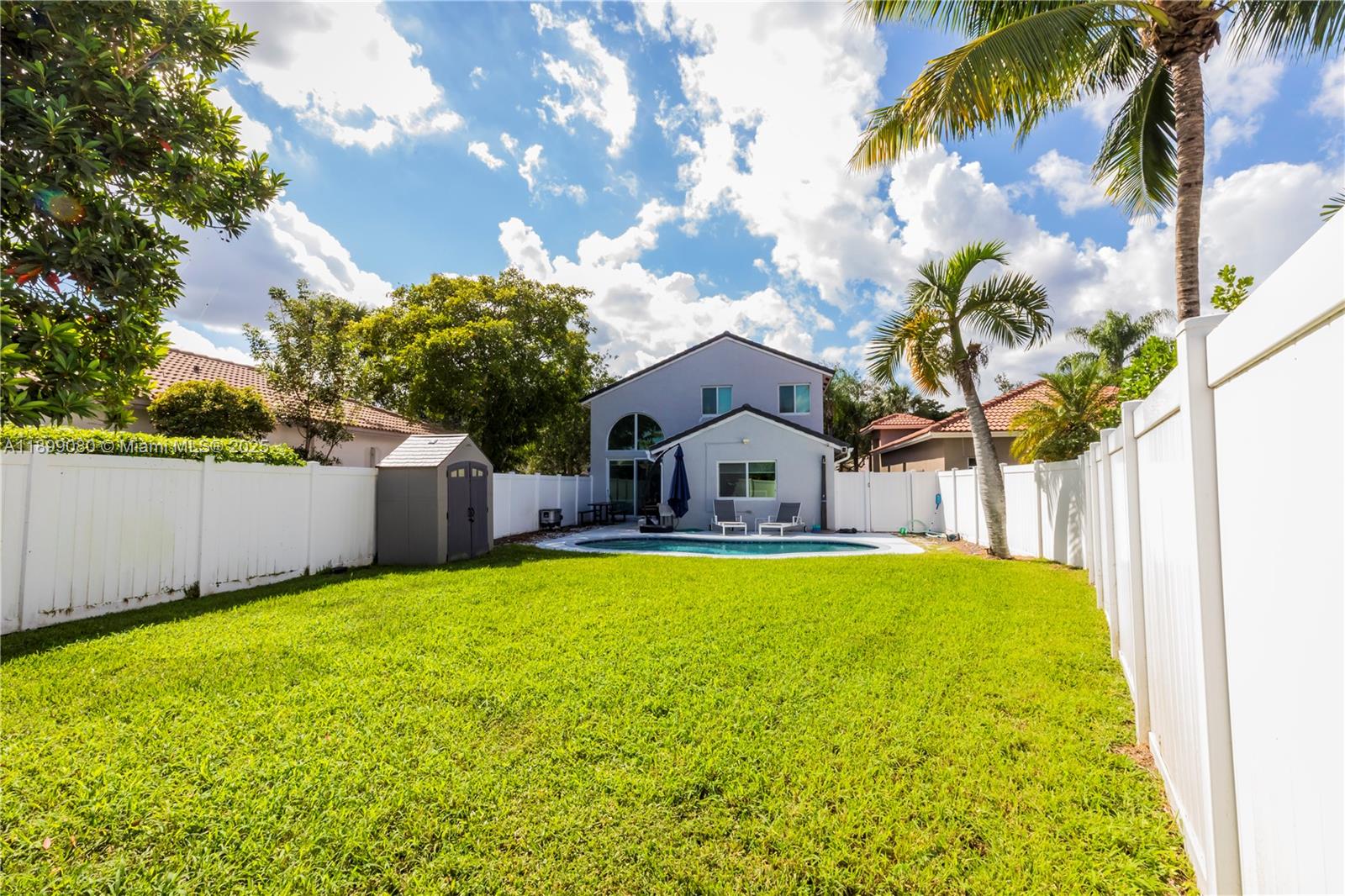 SAPPHIRE SHORES-SAPPHIRE - Residential