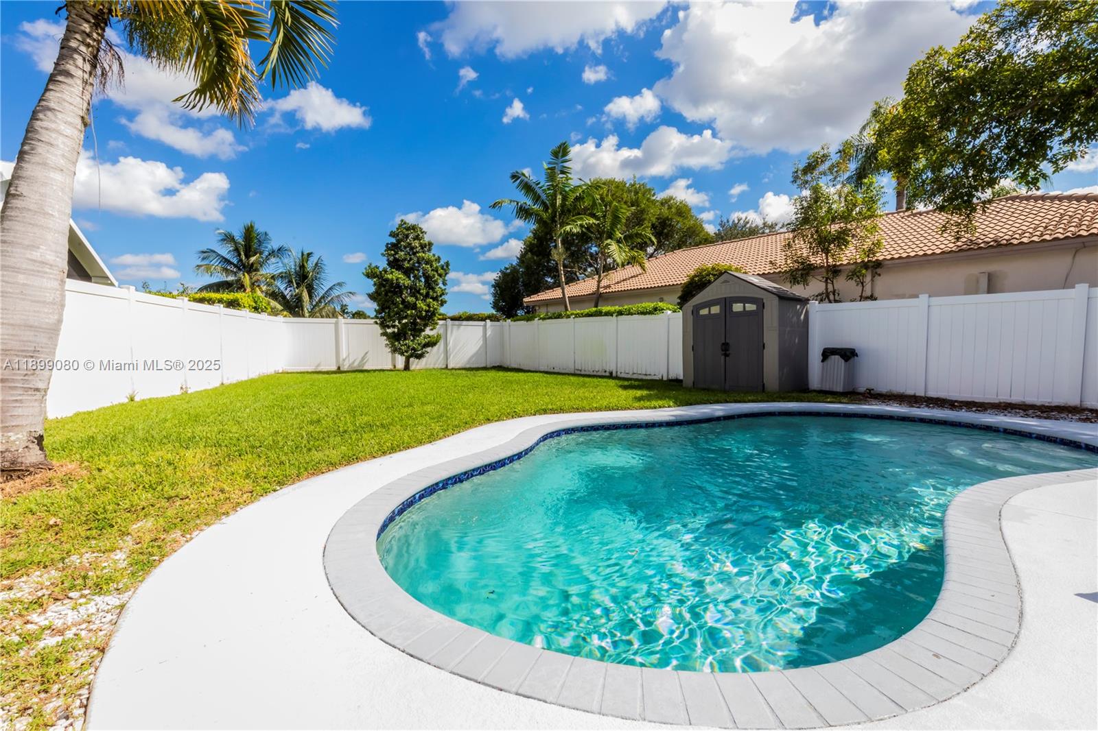 SAPPHIRE SHORES-SAPPHIRE - Residential