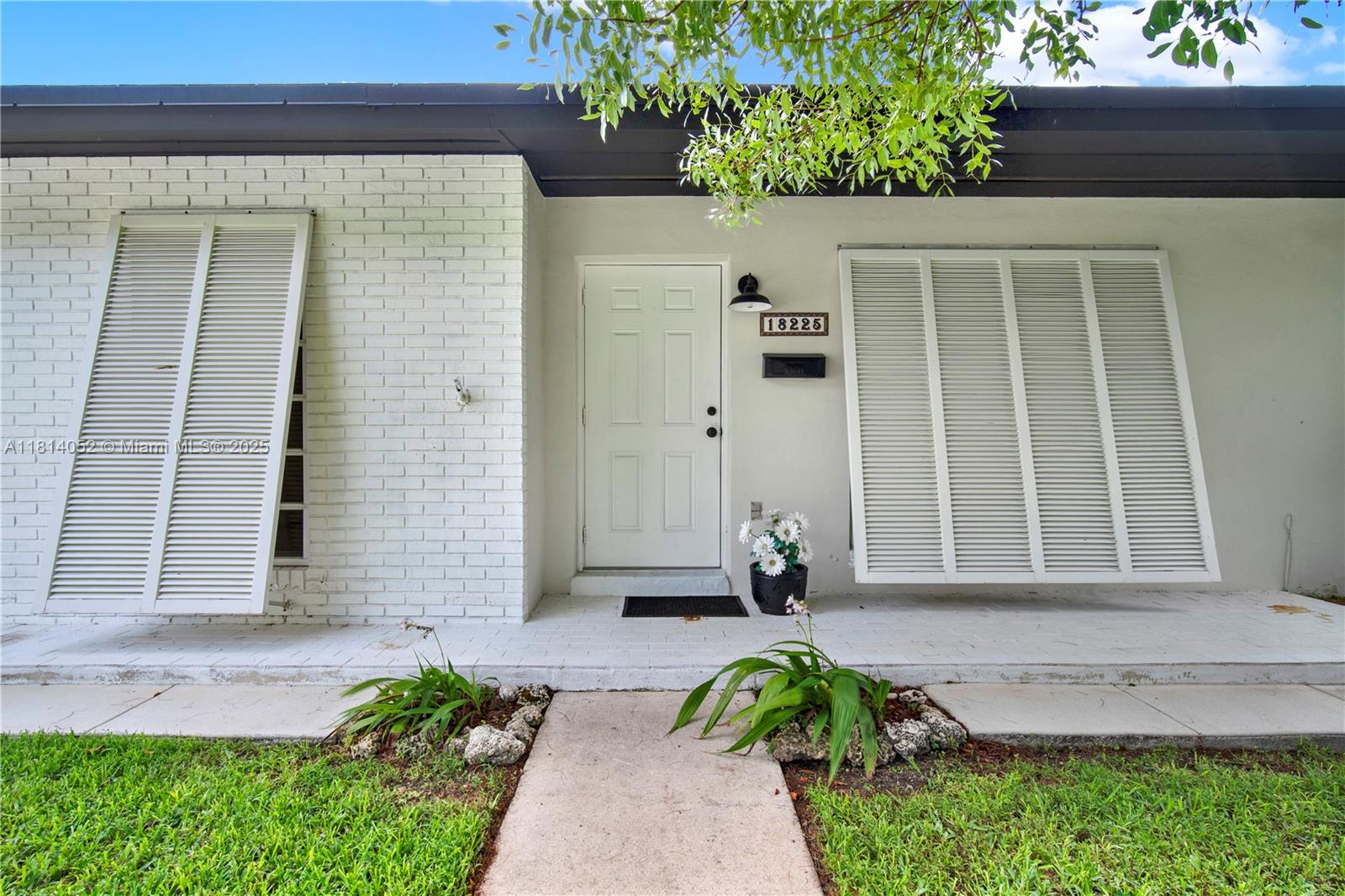 Property for Sale at 18225 Sw 94th Ave, Palmetto Bay, Miami-Dade County, Florida - Bedrooms: 3 
Bathrooms: 1  - $615,000