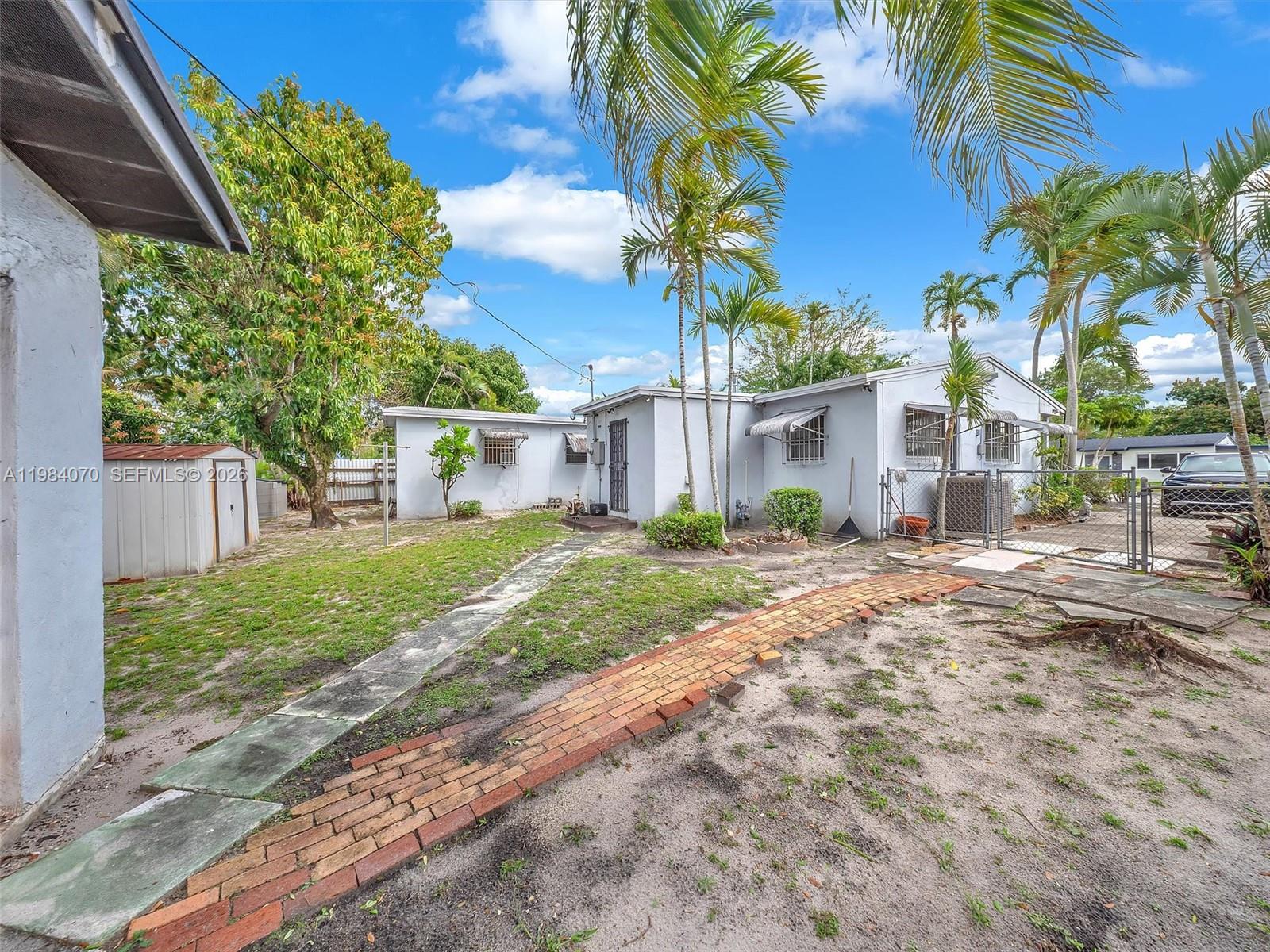 BONNIE BRIAR ESTATES - Residential