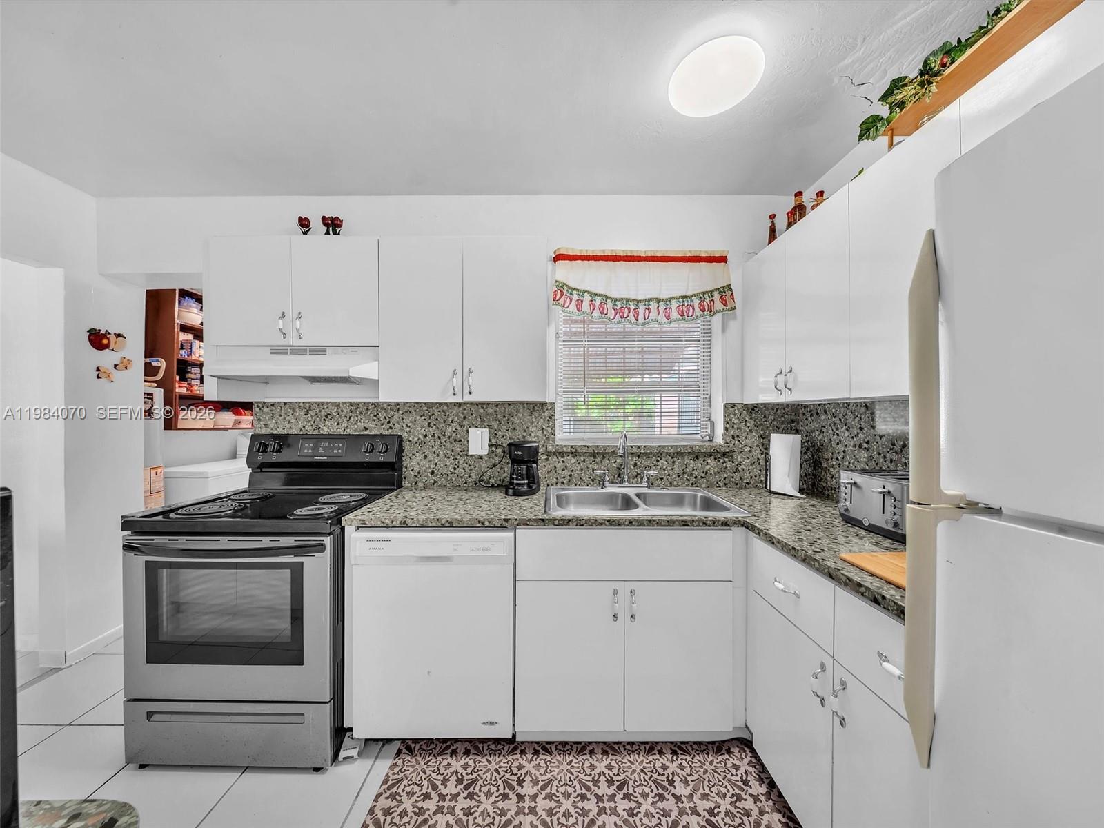 BONNIE BRIAR ESTATES - Residential