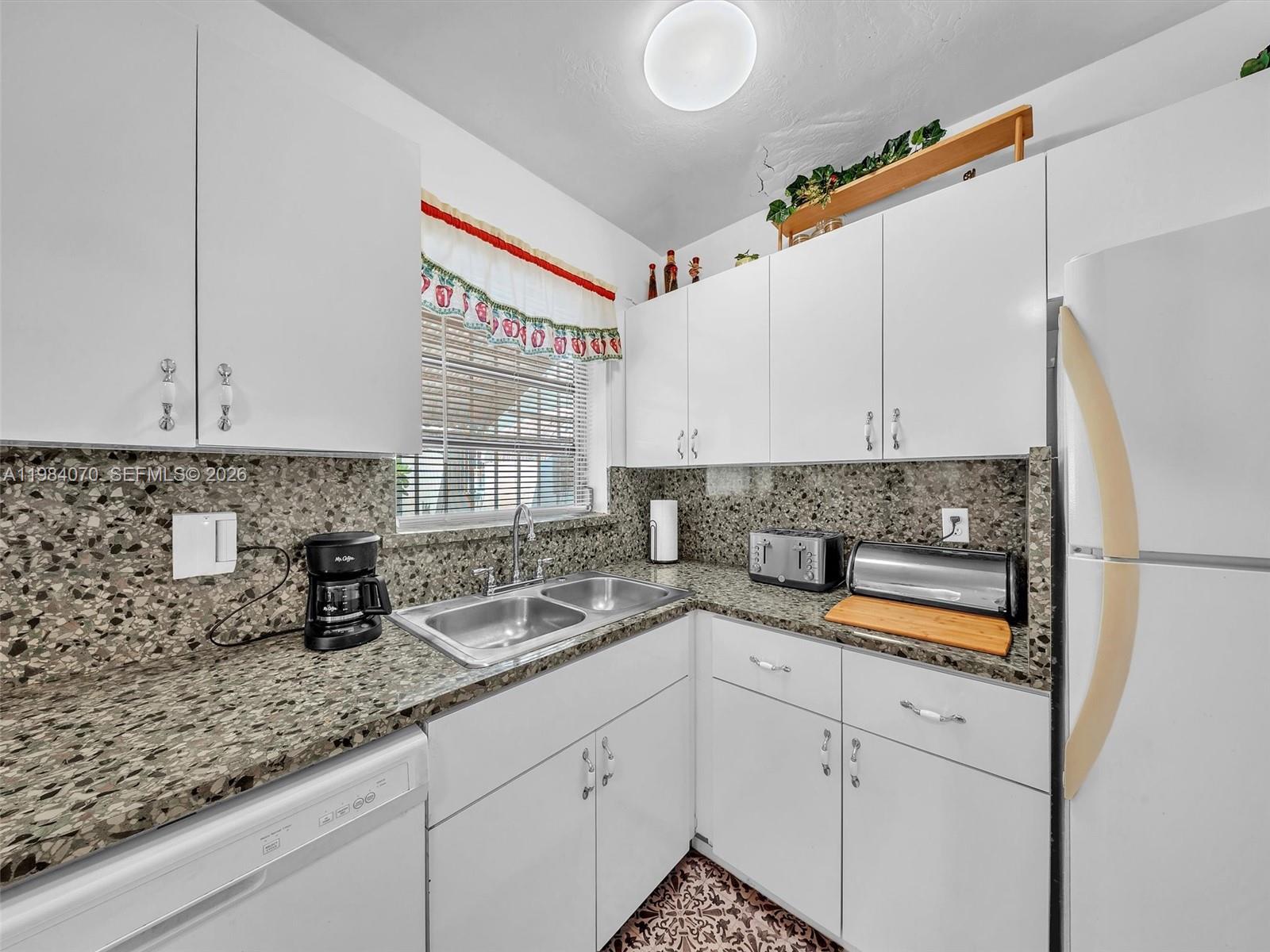 BONNIE BRIAR ESTATES - Residential