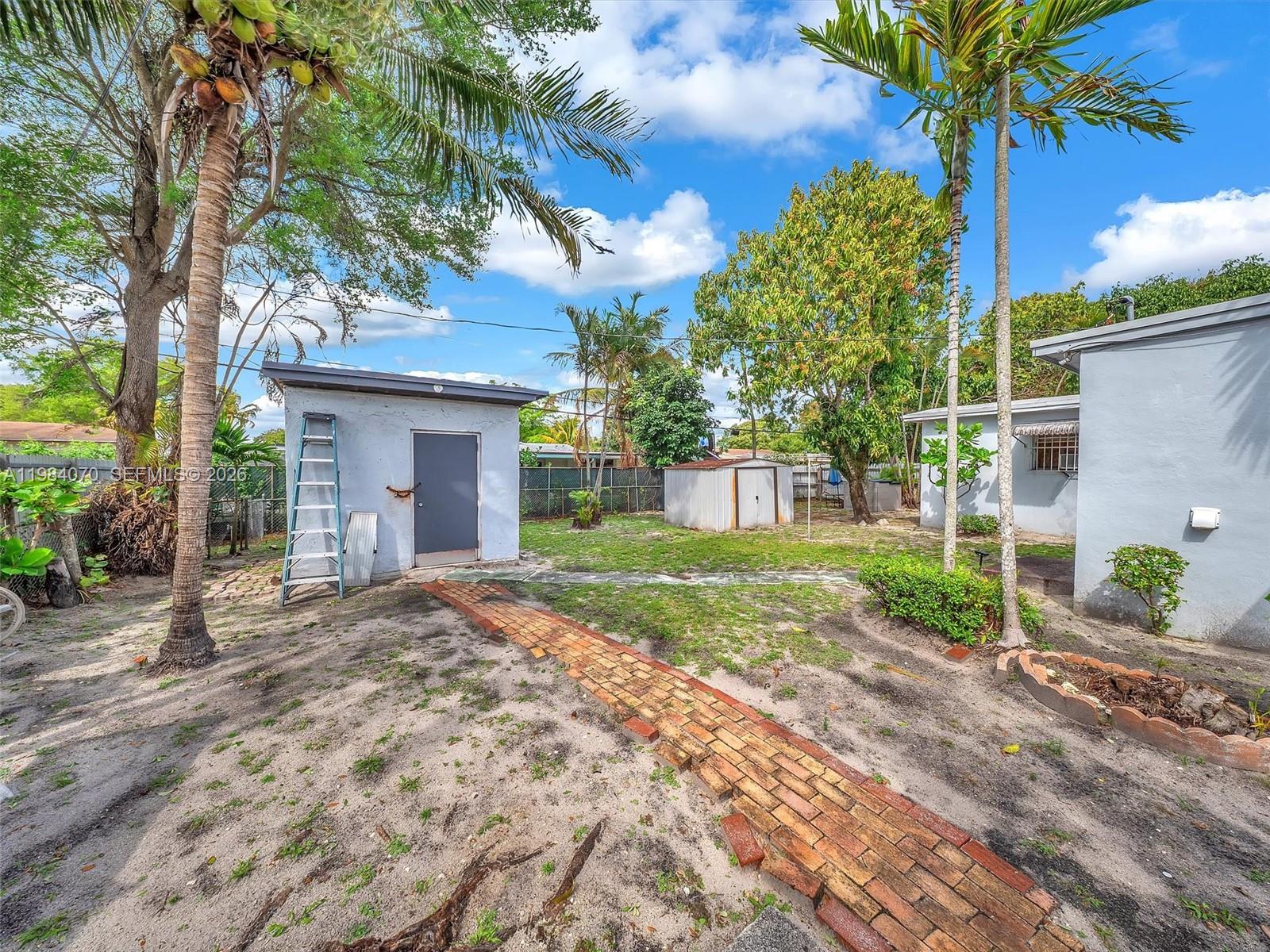 BONNIE BRIAR ESTATES - Residential