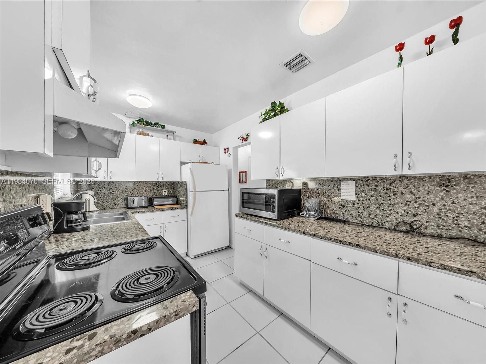 BONNIE BRIAR ESTATES - Residential