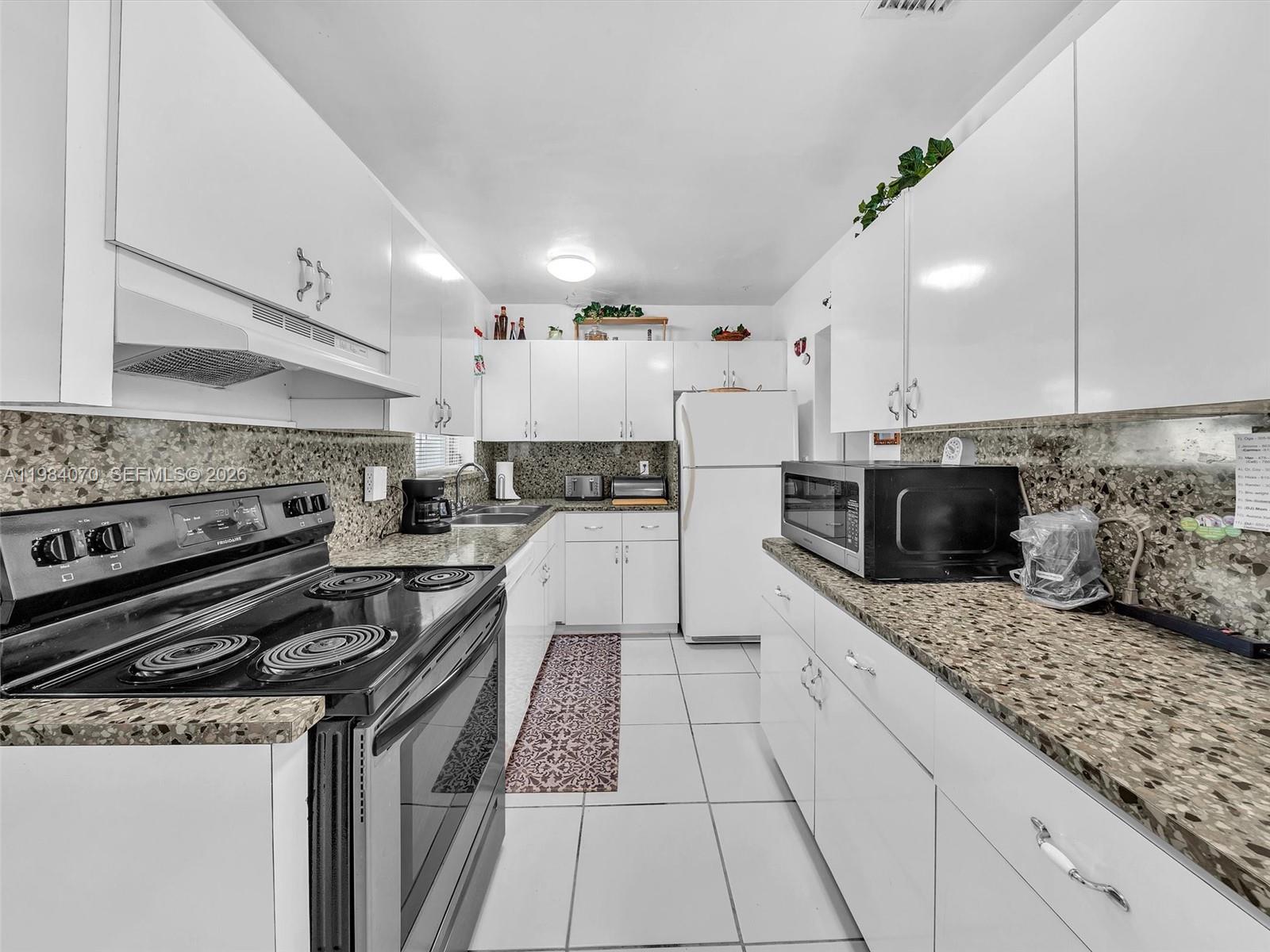 BONNIE BRIAR ESTATES - Residential