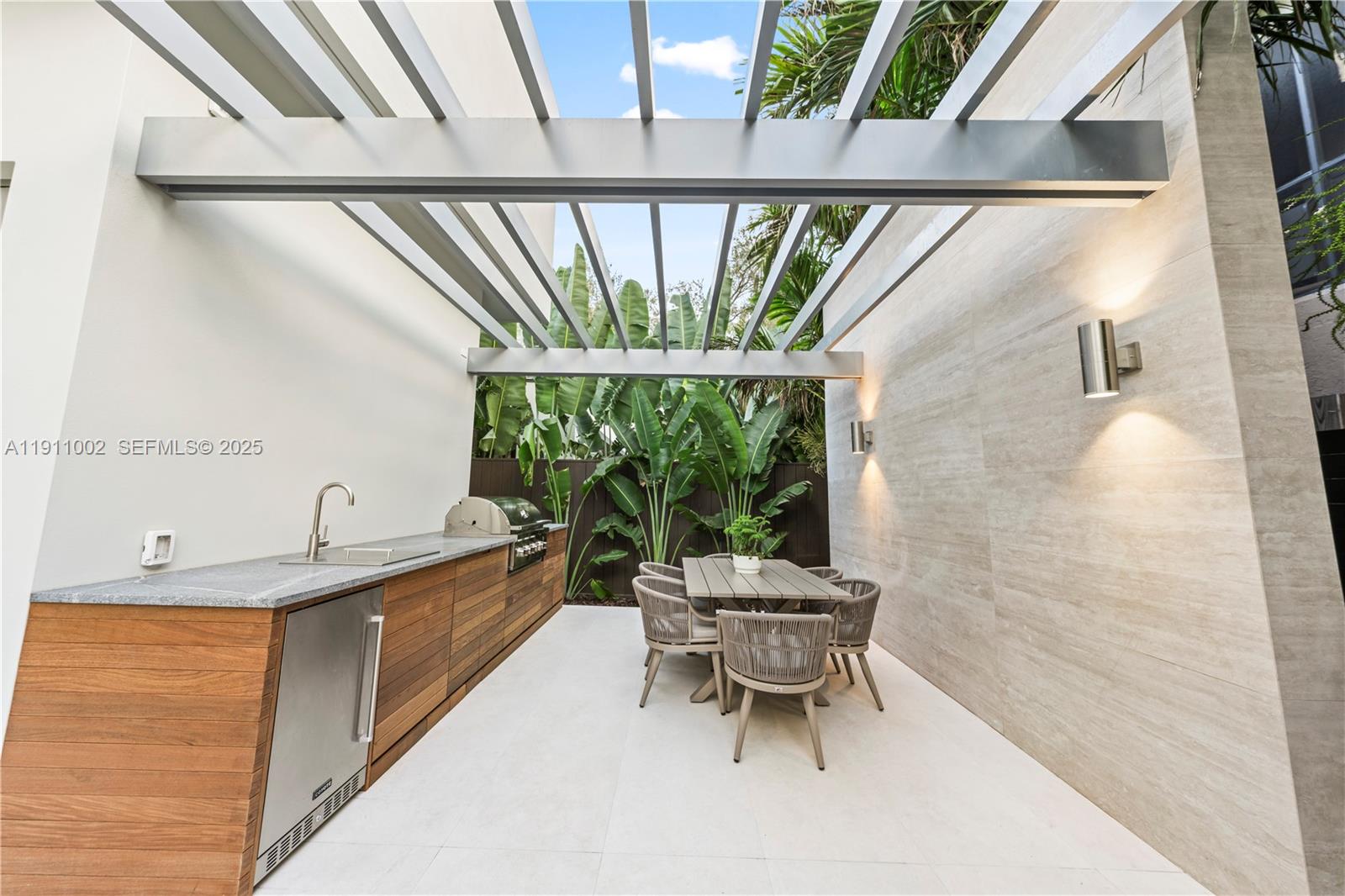 ROCK REEF - Residential