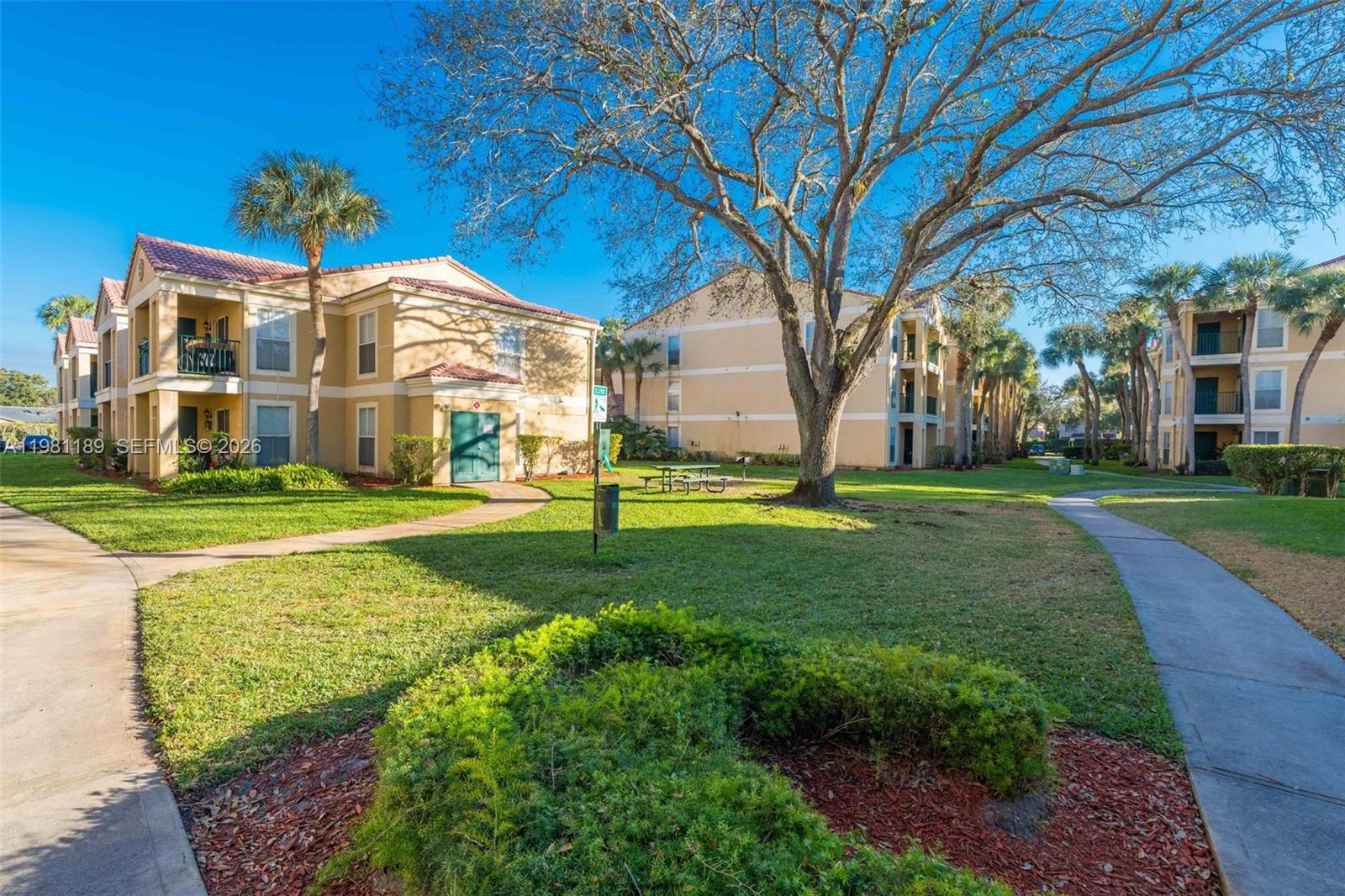 SAVANNAH AT RIVERSIDE CON - Residential