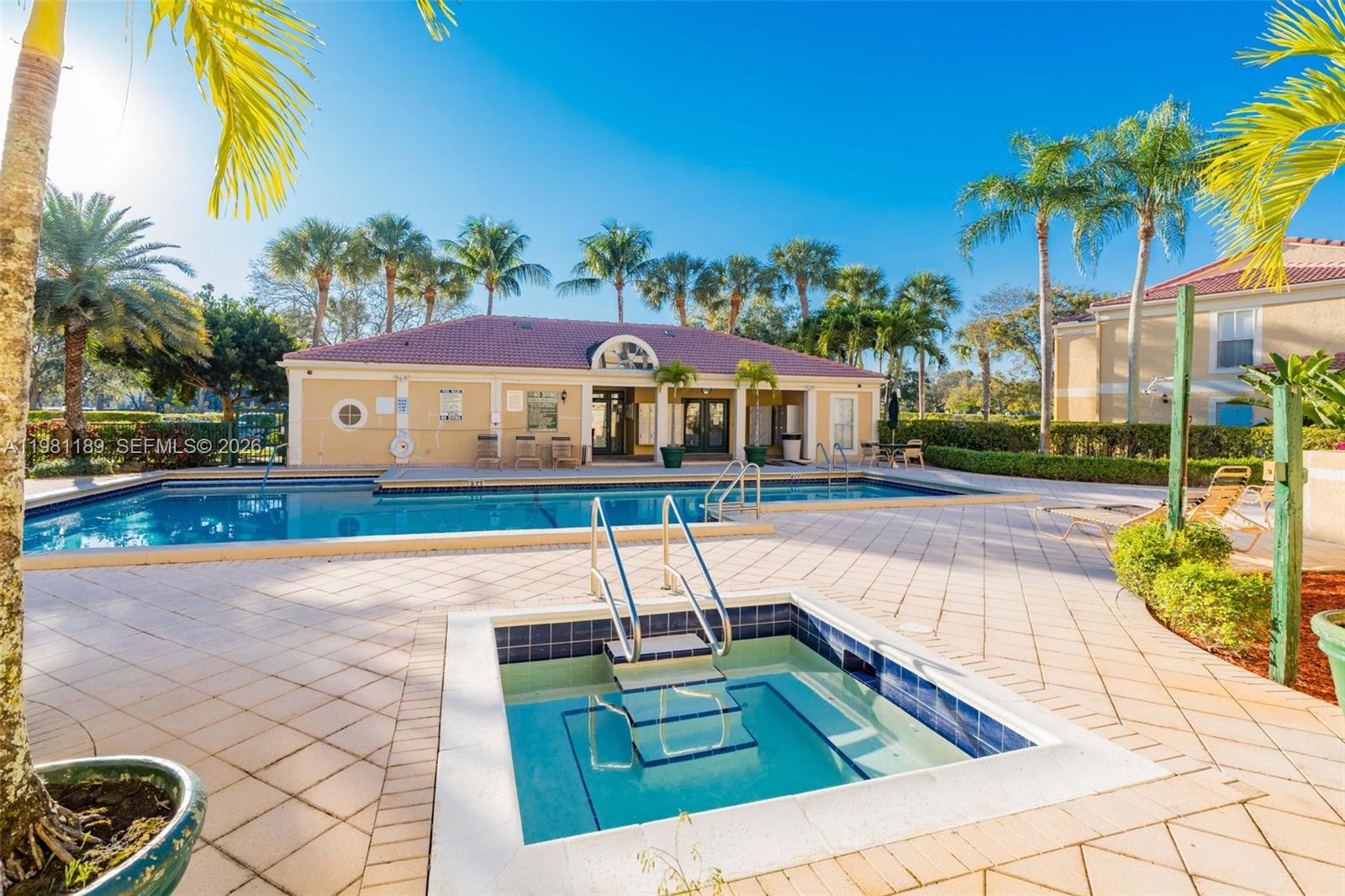 SAVANNAH AT RIVERSIDE CON - Residential