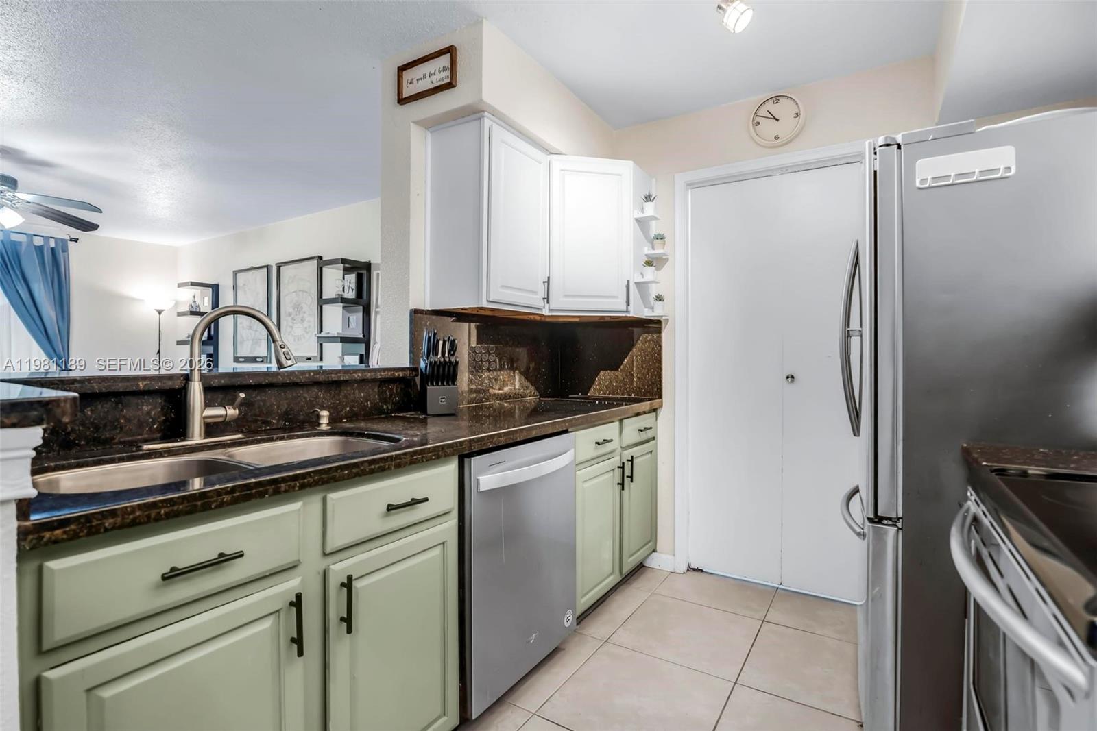 875 Riverside Dr 712