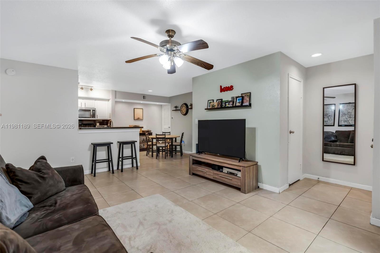 875 Riverside Dr 712