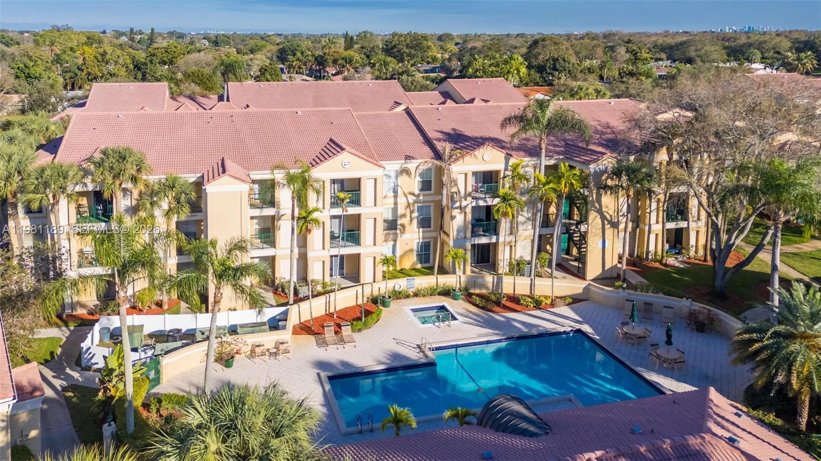 SAVANNAH AT RIVERSIDE CON - Residential