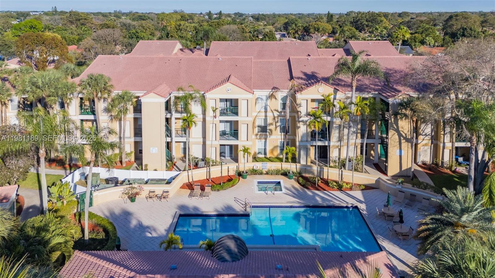 SAVANNAH AT RIVERSIDE CON - Residential