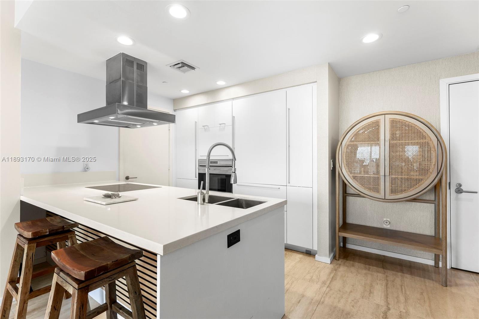 CAPRI SOUTH BEACH CONDO - Residential Lease