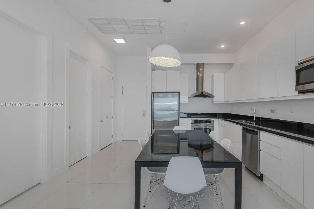 RONEY PALACE CONDO - Residential Lease